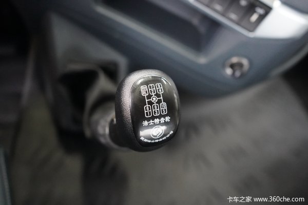 乘龙H5 270马力 4X2 9.7米厢式载货车直降2万！！！