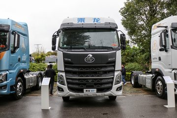 东风柳汽 乘龙H7重卡 580马力 4X2 LNG自动档牵引车(LZ4180H7AM1)