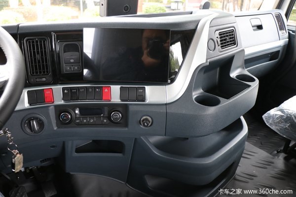 乘龙H7重卡 520马力 6X4 AMT自动档牵引车促销中！！！