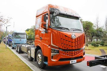 东风柳汽 乘龙HK重卡 560马力 8X4 9.47米AMT自动档仓栅式载货车(LZ5312CCYH7FC1)