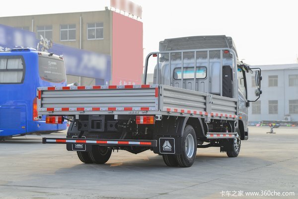 购中国重激情HOWO金悍将载货车 享高达2.8万优惠送保险