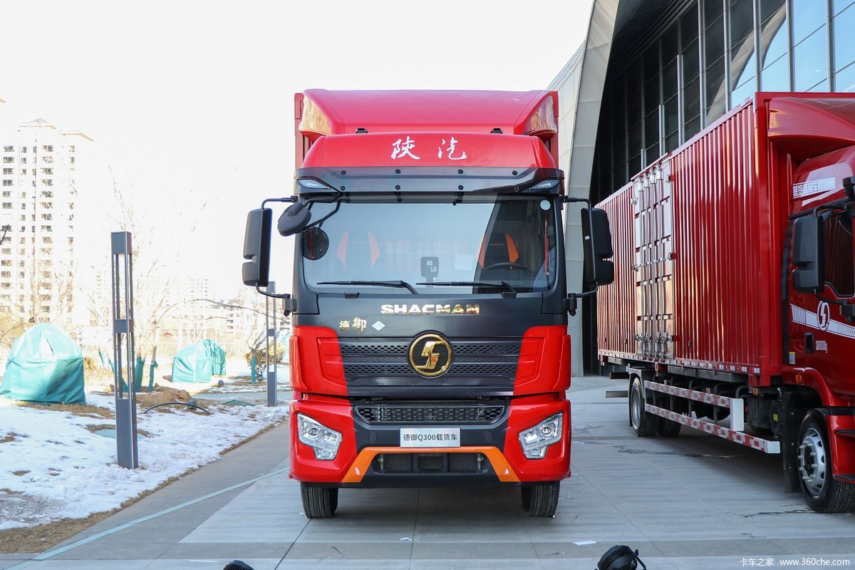 陕汽商用车 德御Q300 轻量化版 300马力 4X2 7.9米AMT自动档厢式载货车