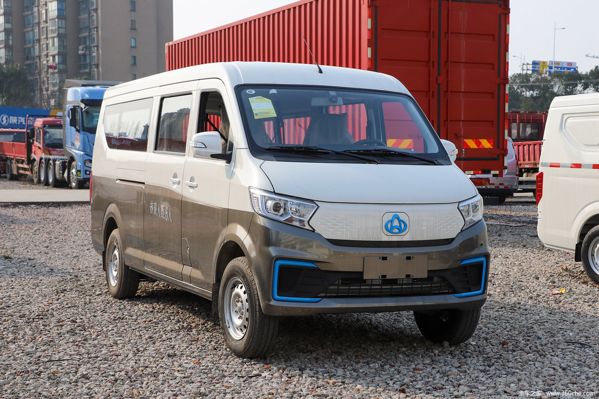 长安跨越 跨越星V7EV 豪华型 2.5T 6座 4.8米纯电动多用途乘用车(对开门)41.86kWh