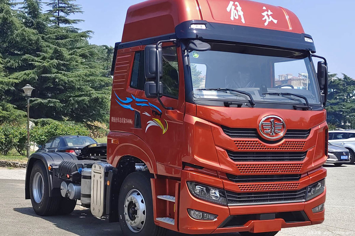 青岛解放 JH5重卡 380马力 4X2 牵引车