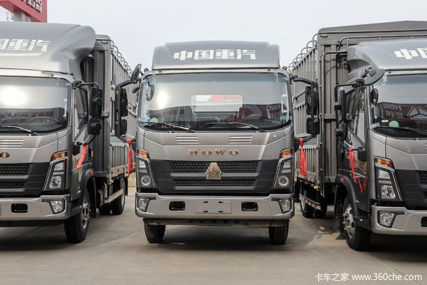 中国重汽HOWO 悍将 165马力 3.3米排半厢式轻卡(万里扬8档)(ZZ5047XXYC3314F145)
