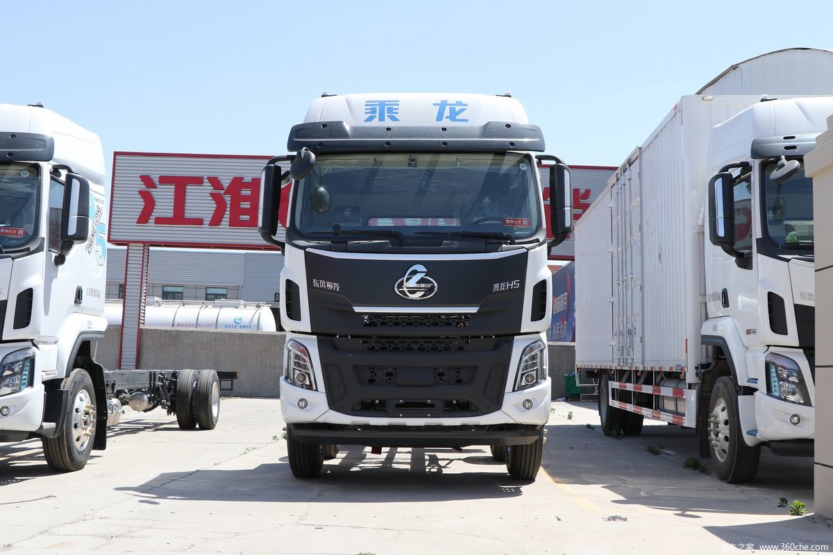 东风柳汽 乘龙H5 220马力 4X2 7.8米冷藏车(玉柴)