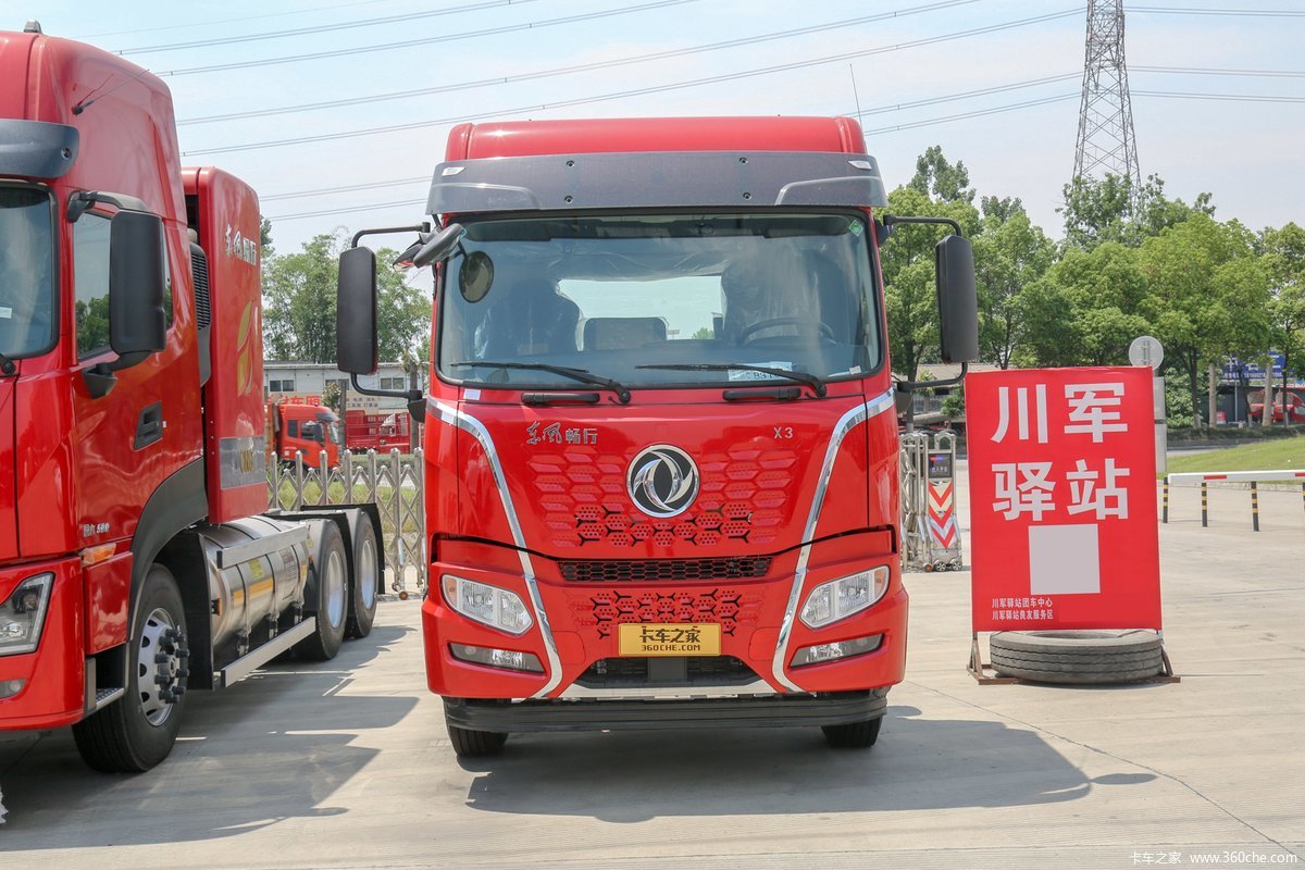 东风新疆 畅行X3 240马力 4X2 8米厢式载货车