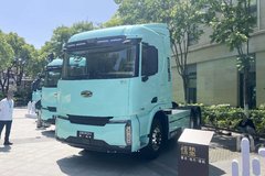 零一汽车 惊蛰E860 标载版 6X4 纯电动牵引汽车(QCC4253BEVH4-7)385kWh