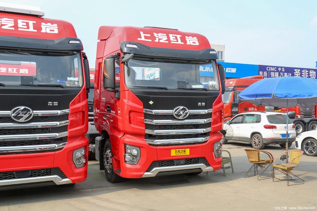 上汽红岩 杰狮H6 标载版 530马力 6X4 LNG自动档牵引车(液缓)