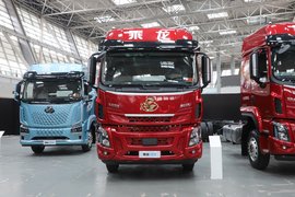 6.9L柴油 330马力 4X2 万里扬10档 6.8米仓栅载货车