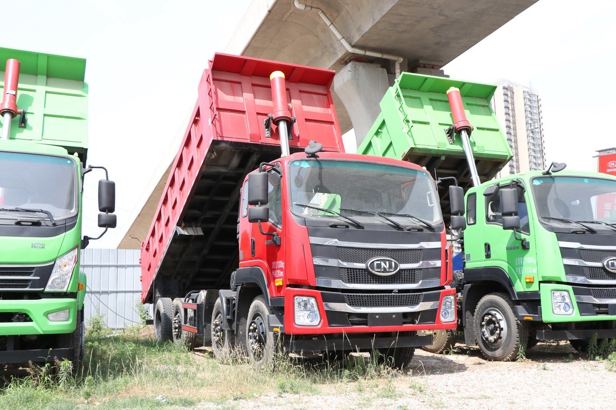 南骏汽车 瑞宇K68D 270马力 8X2 6米自卸车(红色)