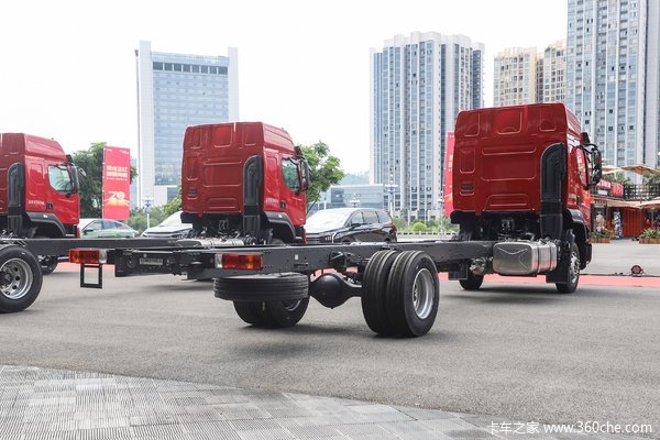 优惠0.5万 重庆市乘龙H5 270马力6.8米载货车火热促销中