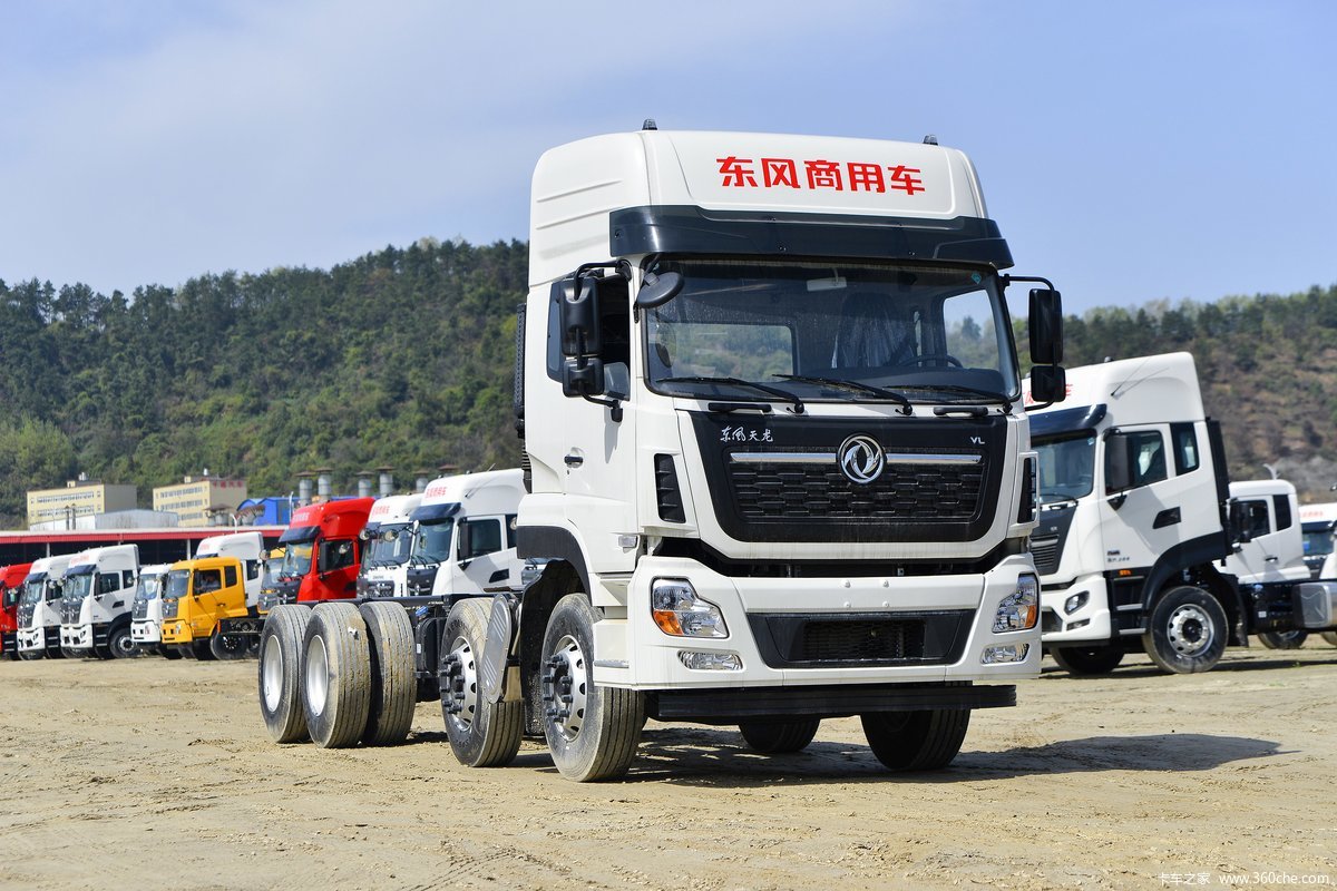 东风商用车 天龙VL重卡 350马力 8X4 散装饲料运输车(高顶)