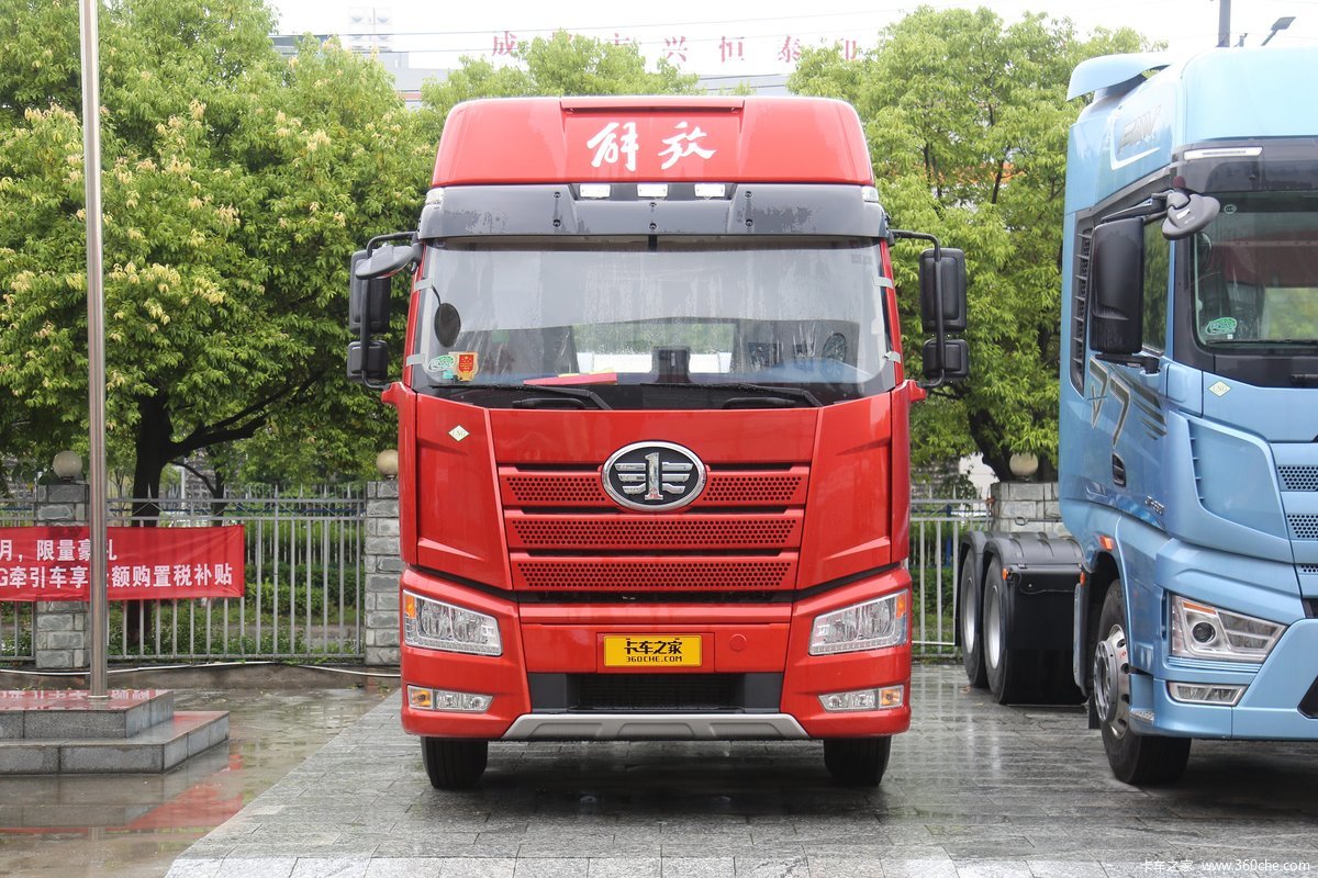 一汽解放 J6P 精英版 530马力 6X4 LNG牵引车(液缓)