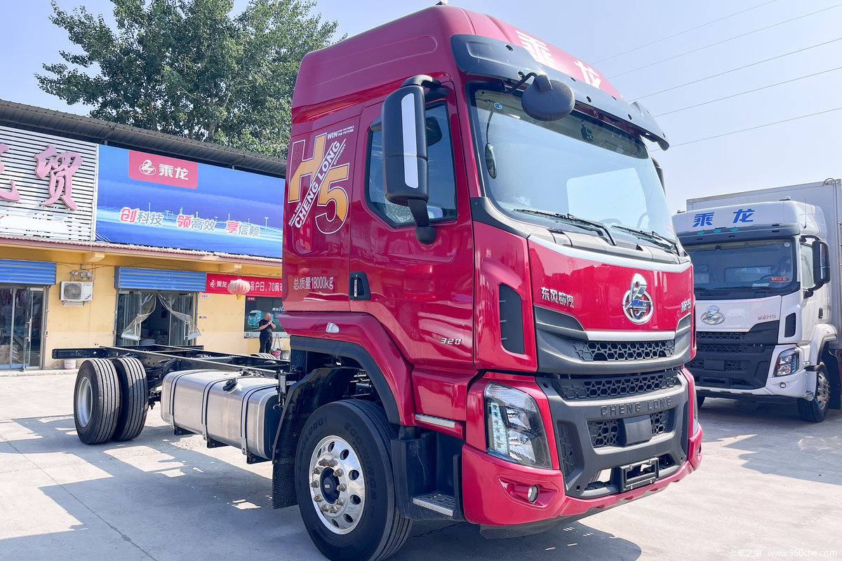 东风柳汽 乘龙H5 290马力 4X2 6.8米AMT自动档仓栅式载货车(万里扬10档)