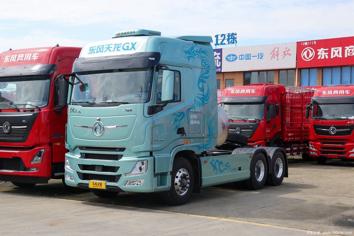 东风商用车 天龙旗舰GX 580马力 6X4 LNG自动档牵引车(液缓)