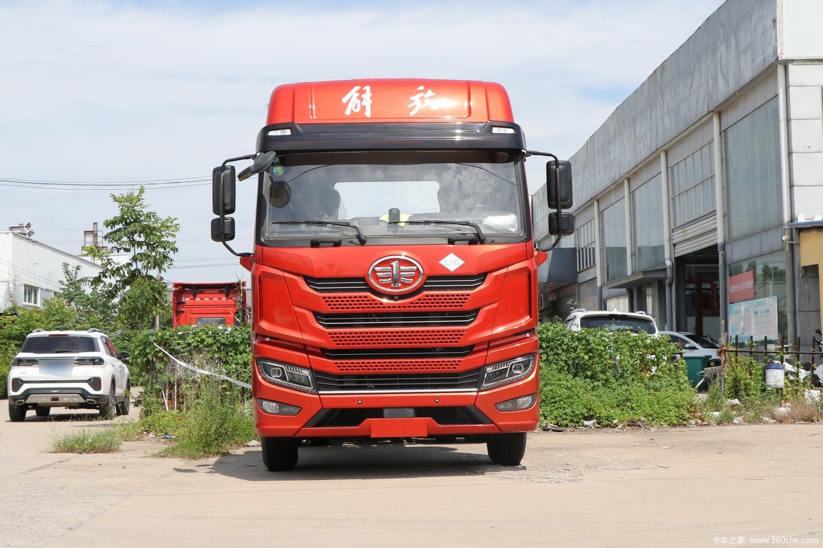 青岛解放 JH5 460马力 6X4 CNG自动档牵引车(液缓)