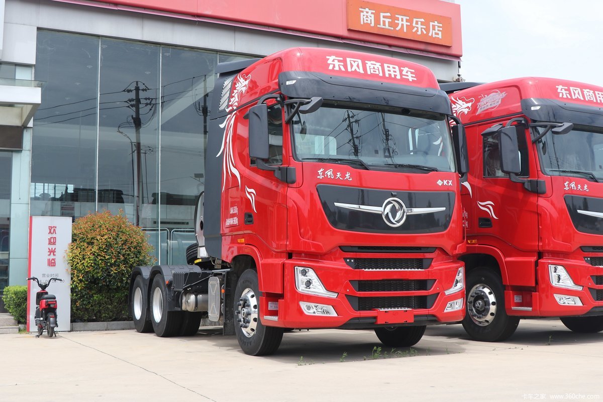 东风商用车 天龙旗舰KX 嵘耀版 570马力 6X4 LNG牵引车(液缓)