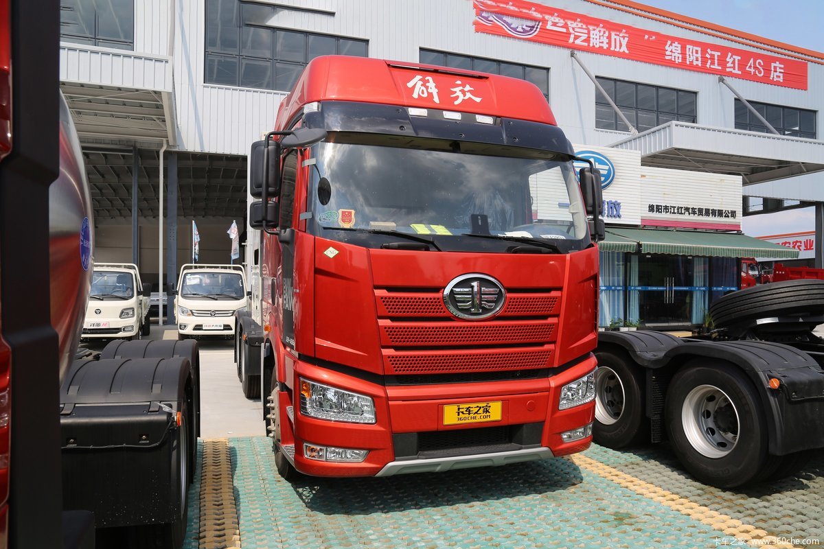 一汽解放 J6P 经典版 486马力 6X4 CNG牵引车(带液缓)