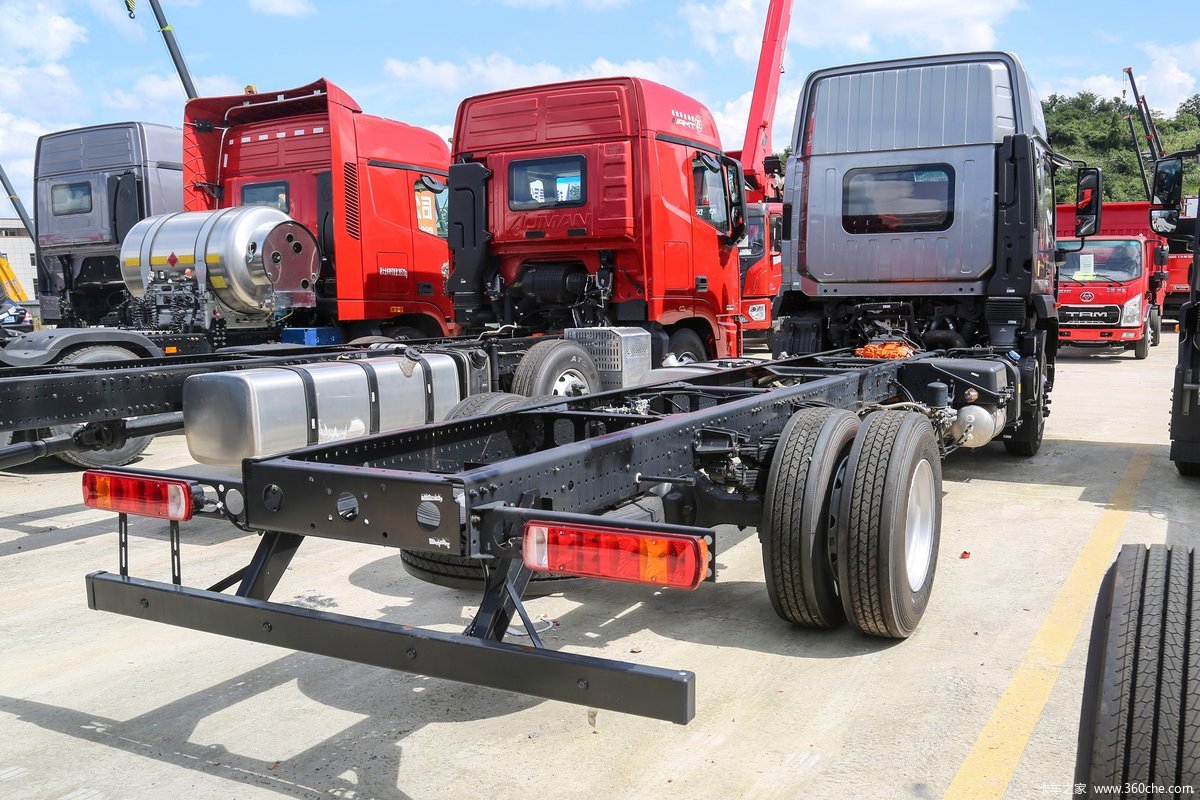 300-4x2-6-8-amt-bj1161y6akl-01-1971038