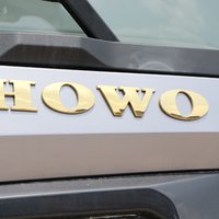 中国重汽 HOWO Max重卡 经典版 560马力 6X4 LNG自动档牵引车(液缓)(ZZ4257V424KF1L)