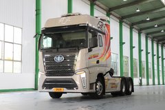 一汽解放 J7重卡 领航版 700马力 6X4 AMT自动档牵引车(CA4250P77K25T1A1E6)