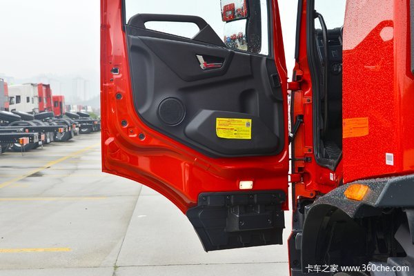 东风商用车 天锦KR 星耀版 260马力 4X2 6.8米仓栅式