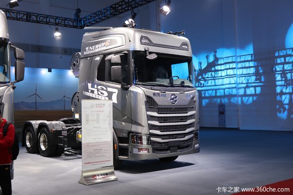 东风华神 HS7 580马力 6X4 LNG 自动档牵引车(万里扬12档)(液缓)(DFD4258GL6N)