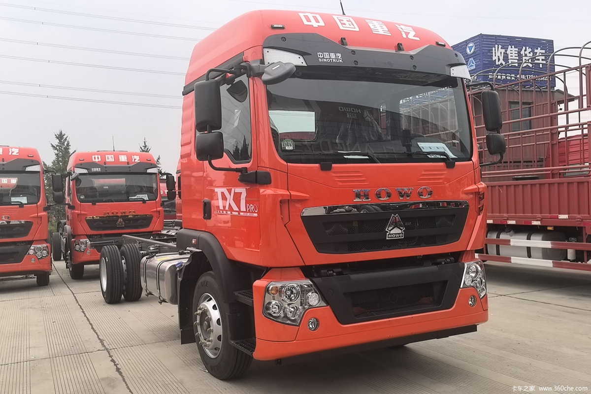 中国重汽 HOWO TX7 PRO 290马力 4X2 6.8米翼开启厢式载货车