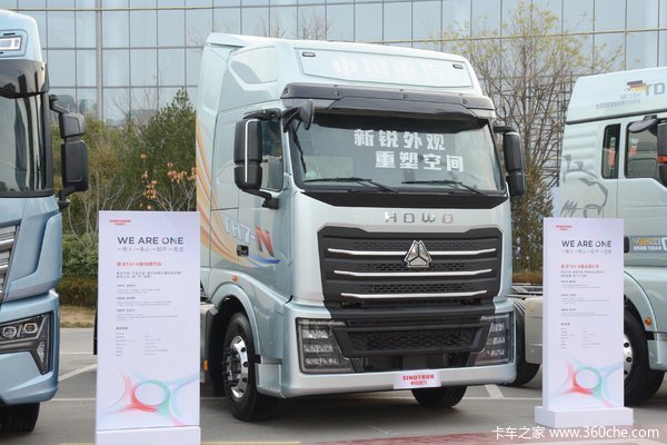 中国重汽 HOWO TH7-N重卡 540马力 6X4 AMT自动档牵引车(ZZ4257V324HF1H)