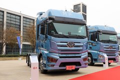 一汽解放 J7重卡 660马力 6X4 LNG自动档牵引车(CA4250P77M26T1E6)