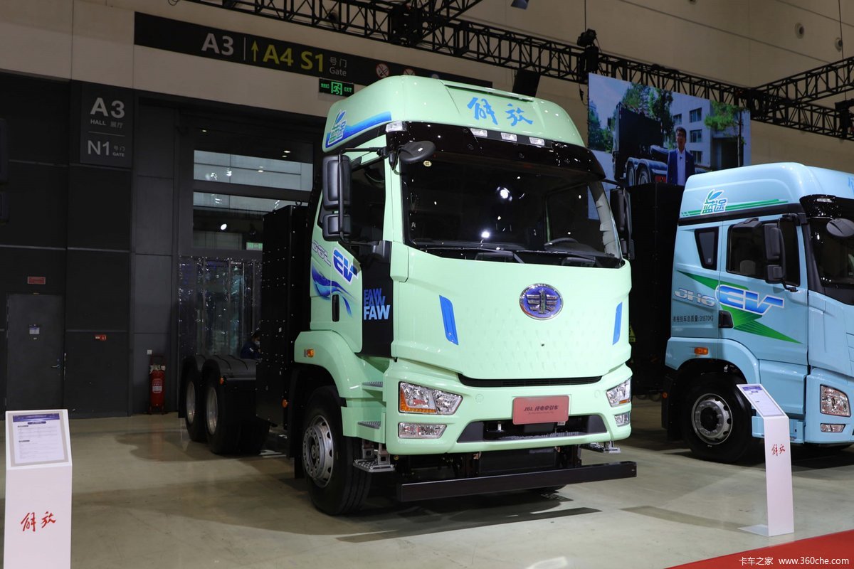 一汽解放 J6L 6X4 纯电动牵引车