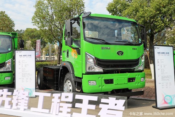 重汽豪曼 勇士EM3 18T 4X2 4.2米排半纯电动自卸车(ZZ3188K17ZBEV0)180.87kWh