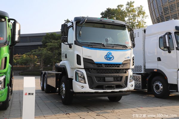 东风柳汽 乘龙H5 6X4 纯电动牵引车 352kWh